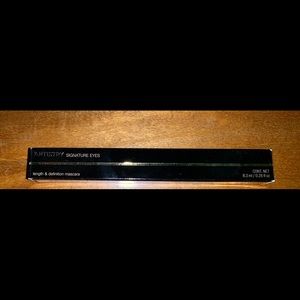 ArtistrySignature Eyes Length & Definition Mascara